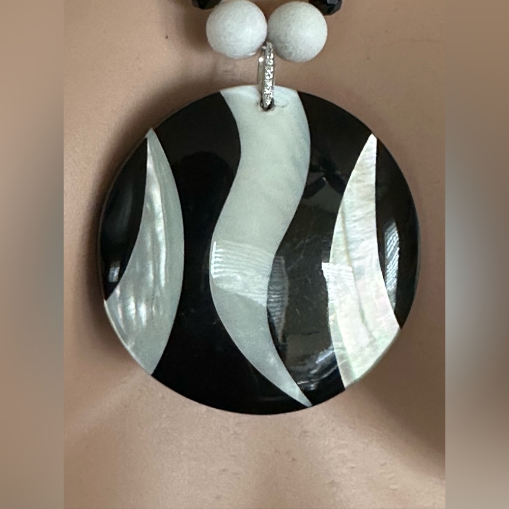 26-1/2 inch Black and White Mother of Pearl Long necklace - Picture 10 of 16